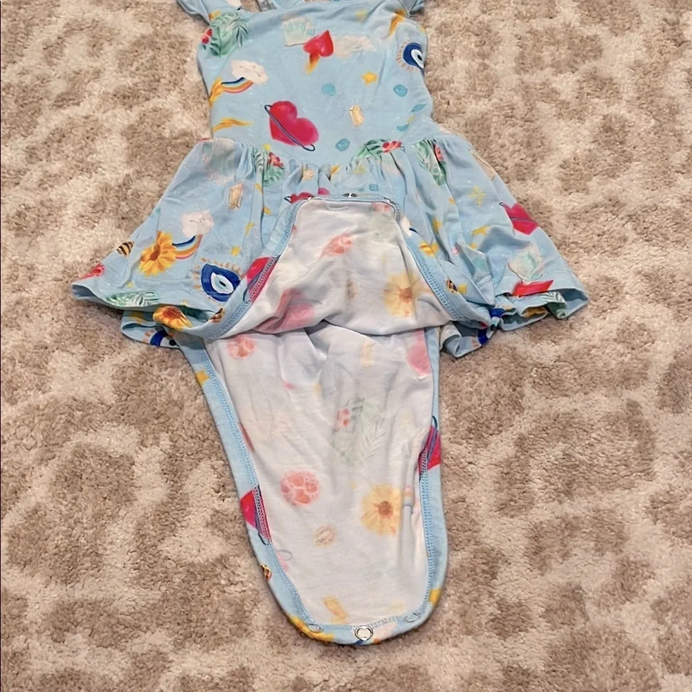 🩵Baby Blue Floral & Heart Bodysuit (12-18M) 🩵 - Picture 3 of 7